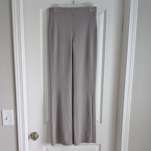 Lululemon Softstreme Ribbed Zip Flared Pant, Riverstone, Size 6 - Picture 5 of 8